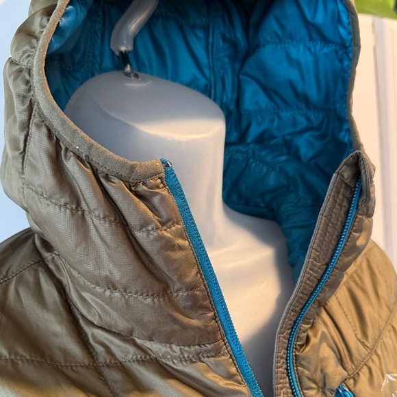 L.L.Bean PrimaLoft Packaway Hooded Jacket in olive green with teal accents - Picture 4 of 16